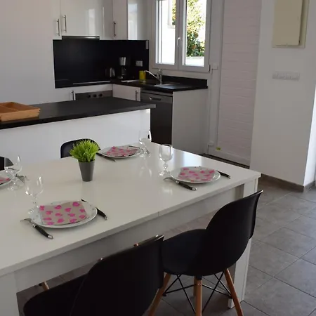 Casa Con Piscina Privada Y Cerca Playa Ref 382 Сasa de vacaciones Ampuriabrava